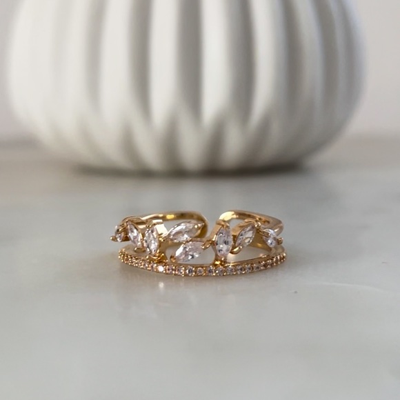 Jewelry - Double Layer Gold Crystal Floral Ring